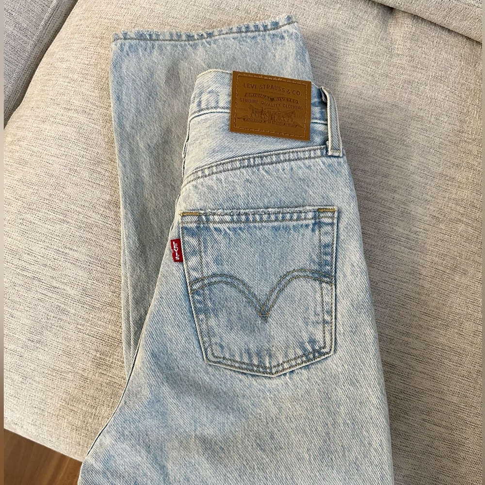 Bundle- 2 pairs of Levi jeans and TNA Top